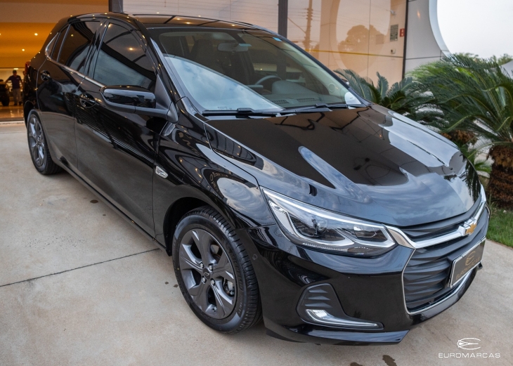 Chevrolet Onix Premier 2